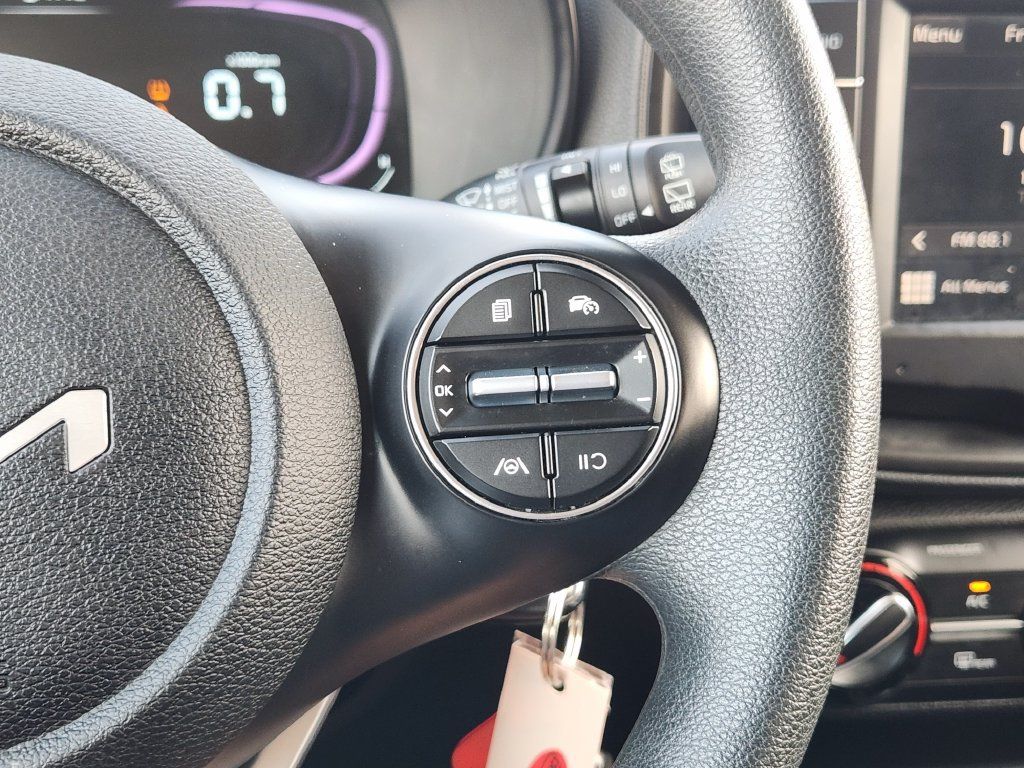 Used 2025 Kia Soul LX w/ LX Technology Package FWD image 28