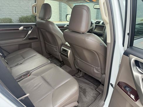 Used 2017 Lexus GX 460 Premium w/ Premium Package AWD/4WD image 16