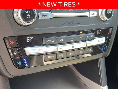 Used 2020 Ford Explorer Platinum w/ Premium Technology Package AWD/4WD image 16