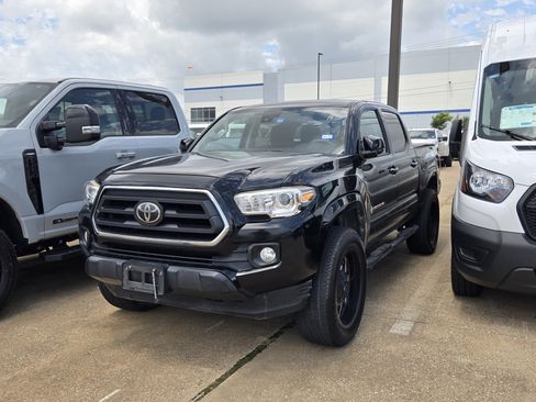 Used 2020 Toyota Tacoma SR5 RWD image 3