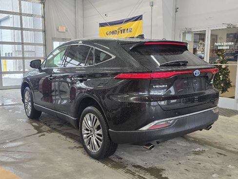 Used 2021 Toyota Venza XLE w/ Softex Package image 5