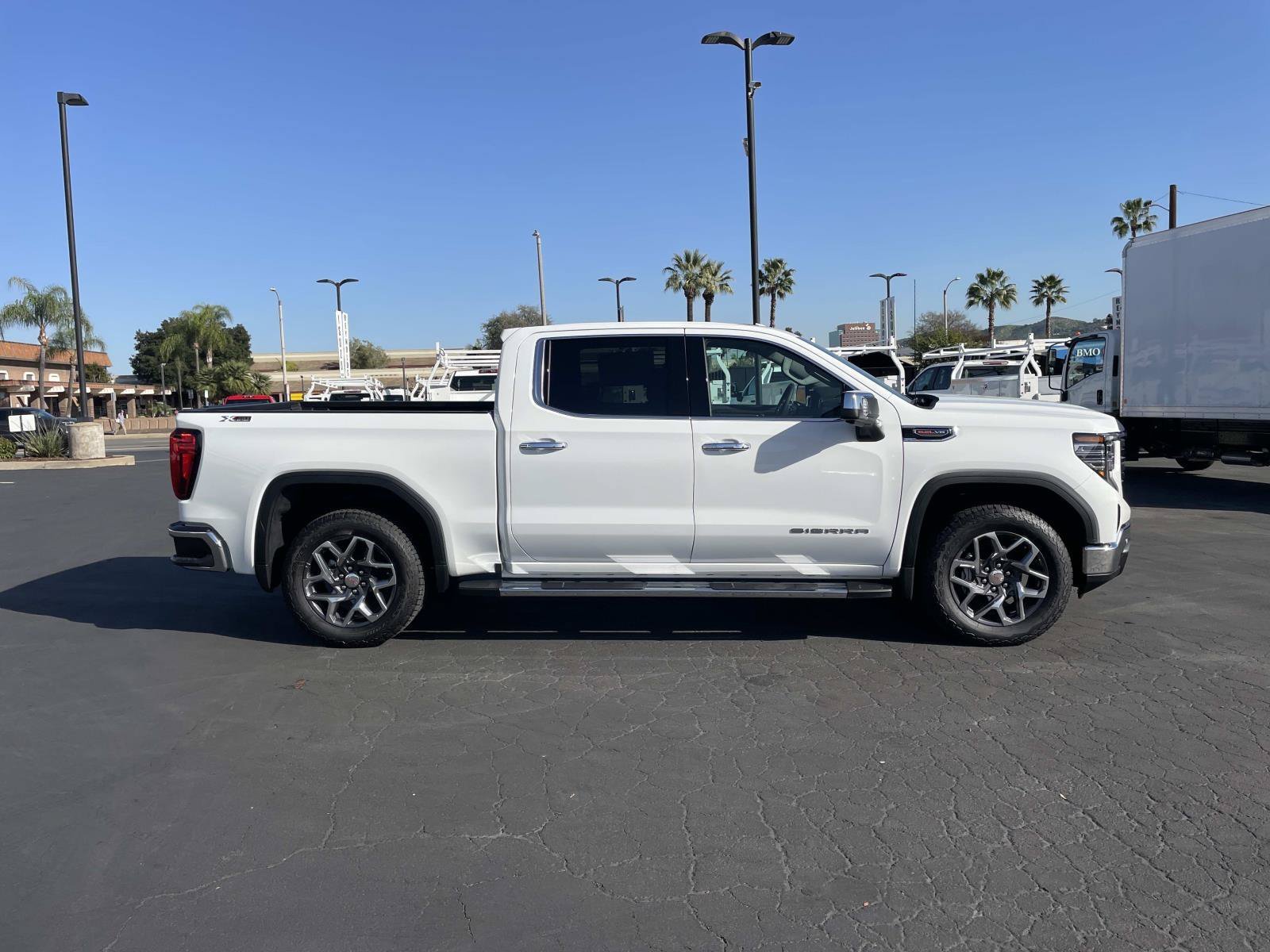 New 2026 GMC Sierra 1500 SLT w/ SLT Premium Package AWD/4WD image 4