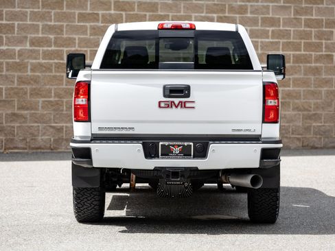 Used 2017 GMC Sierra 2500 Denali w/ Duramax Plus Package AWD/4WD image 16