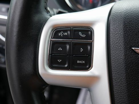 Used 2015 Chrysler Town & Country Touring image 17