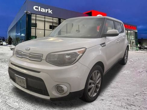Used 2017 Kia Soul + image 2