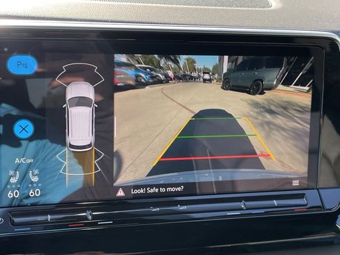 Used 2024 Volkswagen Atlas Cross Sport SE image 20