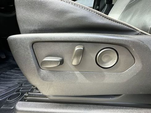 Used 2023 Chevrolet Suburban Premier image 20