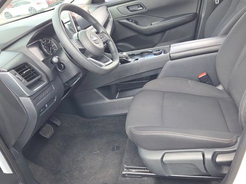 Used 2024 Nissan Rogue S AWD/4WD image 3