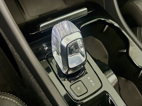 Used 2024 Volvo XC40 B5 Plus w/ Climate Package image 24