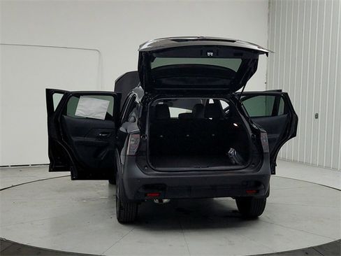 New 2026 Nissan Kicks SR image 14