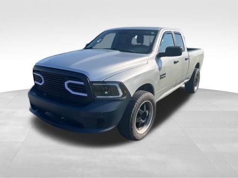 Used 2017 RAM 1500 Classic SLT AWD/4WD image 3
