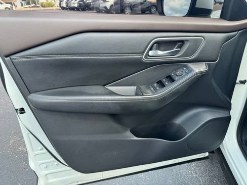 Used 2021 Nissan Rogue SV w/ Premium Package FWD image 17