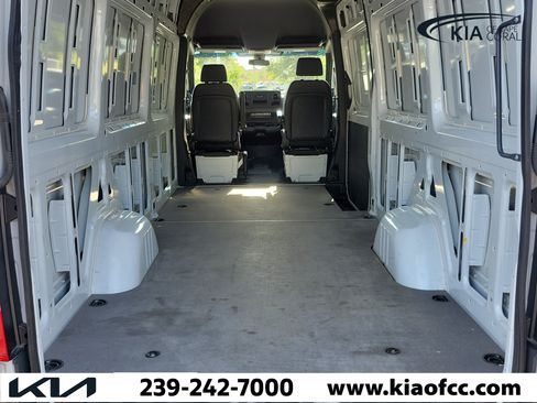 Used 2025 Mercedes-Benz Sprinter 2500 image 18