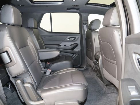Used 2023 Chevrolet Traverse LT w/ LT Premium Package AWD/4WD image 14