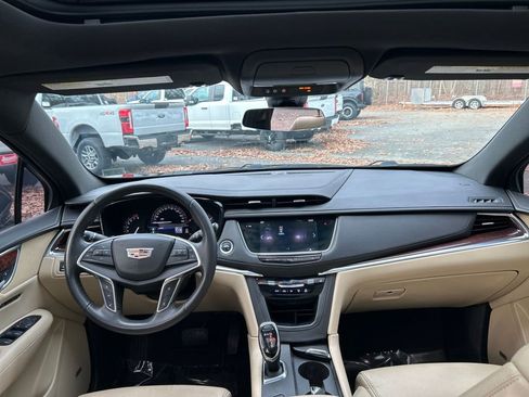 Used 2017 Cadillac XT5 Luxury w/ Driver Awareness Package image 26