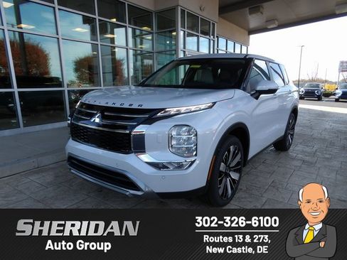 New 2025 Mitsubishi Outlander SE image 1