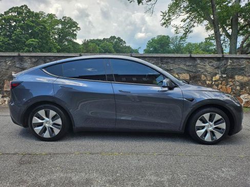 Used 2023 Tesla Model Y Long Range AWD/4WD image 10