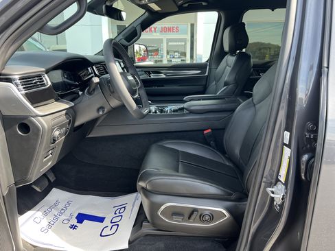 Used 2022 Jeep Wagoneer Series III w/ Convenience Group I AWD/4WD image 22