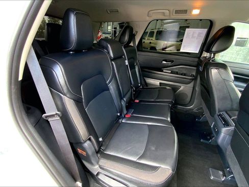 Used 2024 Nissan Pathfinder SL AWD/4WD image 27