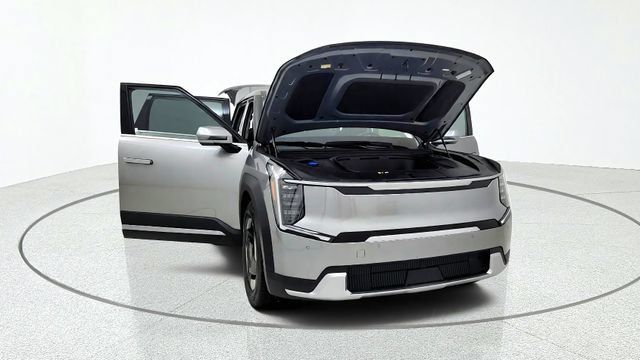 Used 2024 Kia EV9 Light Long Range RWD image 12
