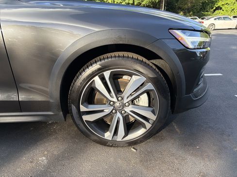Certified 2025 Volvo V60 B5 Cross Country Plus AWD/4WD image 13