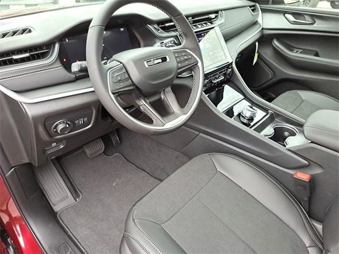 New 2025 Jeep Grand Cherokee Altitude image 18