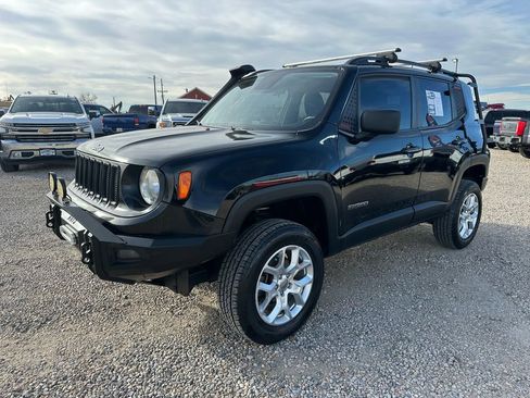Used 2017 Jeep Renegade Latitude AWD/4WD image 7