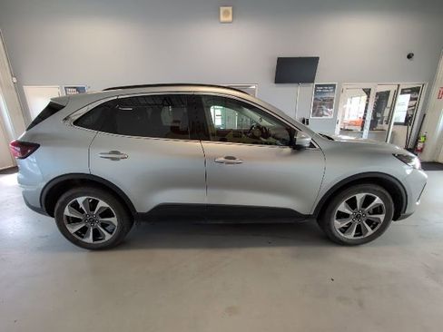 Used 2023 Ford Escape Platinum AWD/4WD image 6