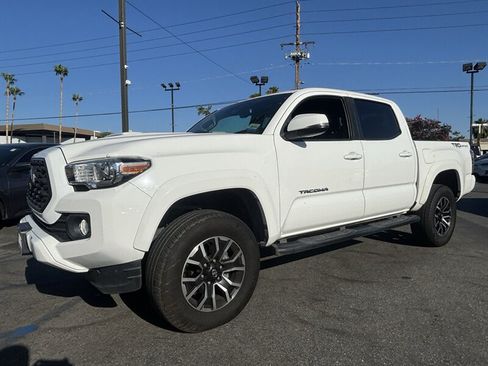 Used 2021 Toyota Tacoma TRD Sport w/ Technology Package RWD image 2