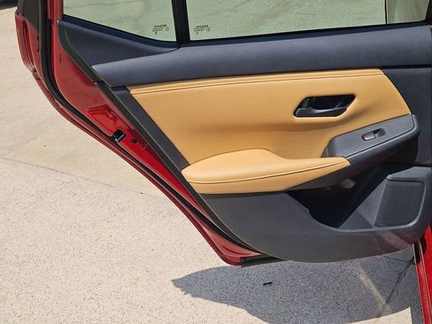 Used 2025 Nissan Sentra SV w/ SV Premium Package FWD image 16