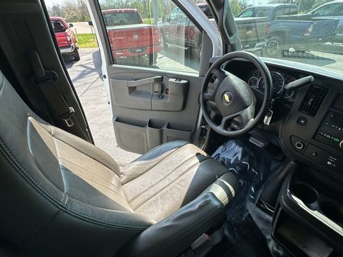 Used 2018 Chevrolet Express 2500 w/ Driver Convenience Package RWD image 25