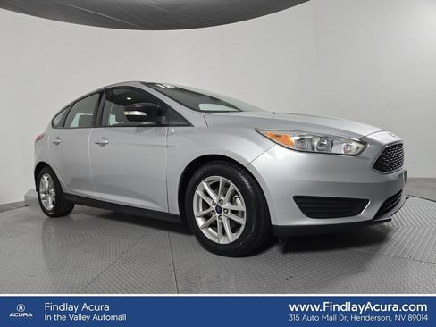 Used 2018 Ford Focus SE FWD image 1