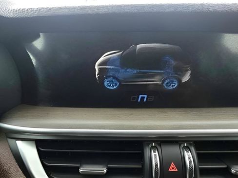Used 2018 Alfa Romeo Stelvio Ti AWD/4WD image 19