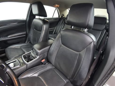 Used 2018 Chrysler 300 Limited AWD/4WD image 13