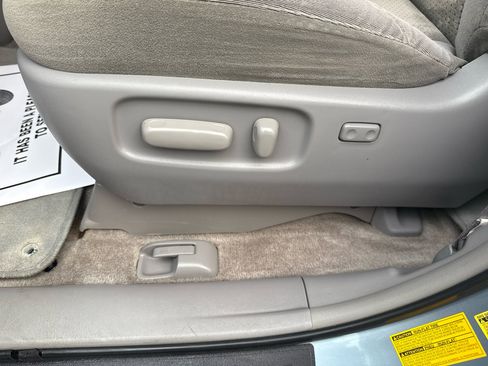 Used 2010 Toyota Sienna LE image 11