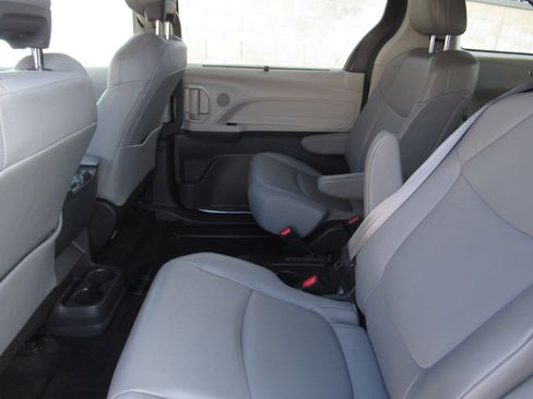 Used 2024 Toyota Sienna XLE image 15