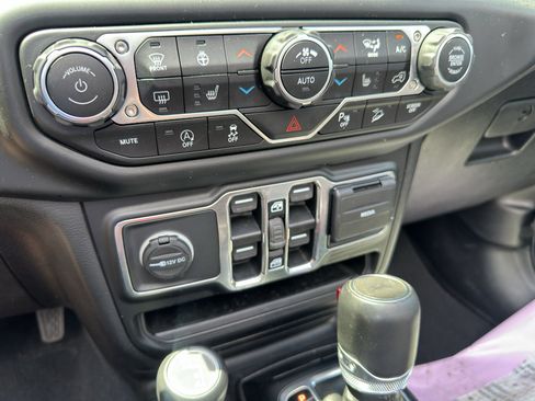Used 2021 Jeep Wrangler Unlimited Sahara AWD/4WD image 27