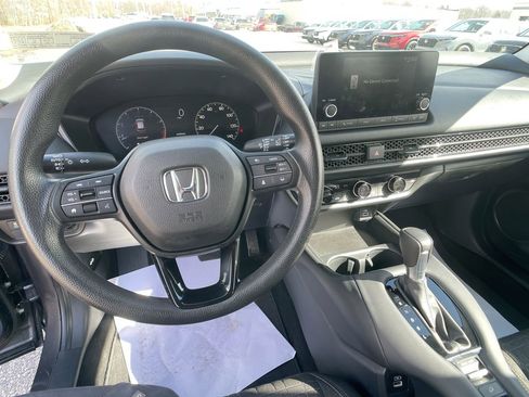 Used 2023 Honda HR-V LX image 14