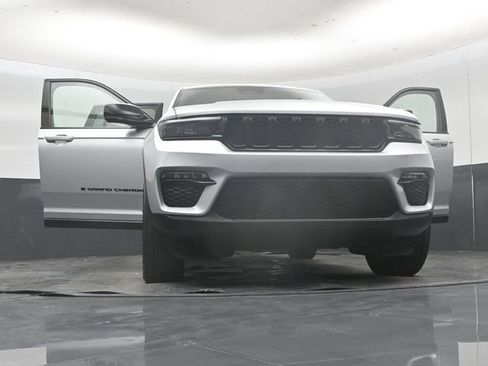 Used 2025 Jeep Grand Cherokee Limited w/ Black Appearance Package AWD/4WD image 65