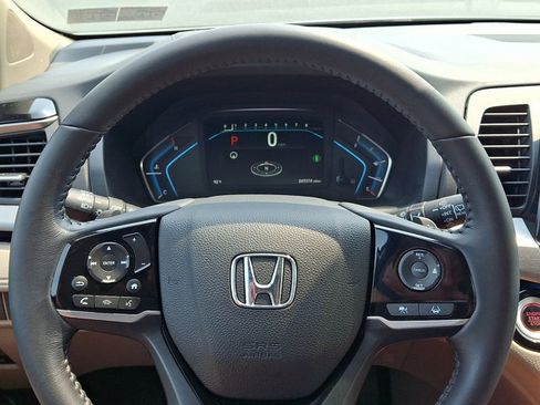 Certified 2024 Honda Odyssey Touring image 24