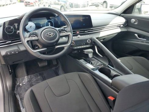 Certified 2023 Hyundai Elantra SEL w/ Convenience Package image 10