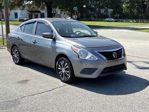 Used 2019 Nissan Versa S FWD image 1