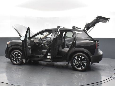 New 2026 Nissan Kicks SV w/ SV Premium Package image 33