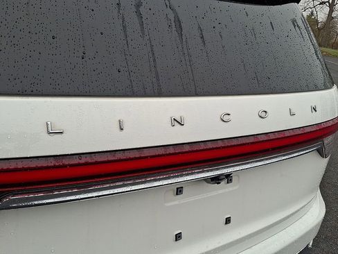 Used 2022 Lincoln Aviator AWD w/ Premium Package image 32