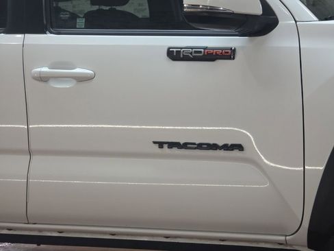 Used 2019 Toyota Tacoma TRD Off-Road image 9