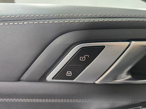 Used 2025 BMW X7 M60i AWD/4WD image 25