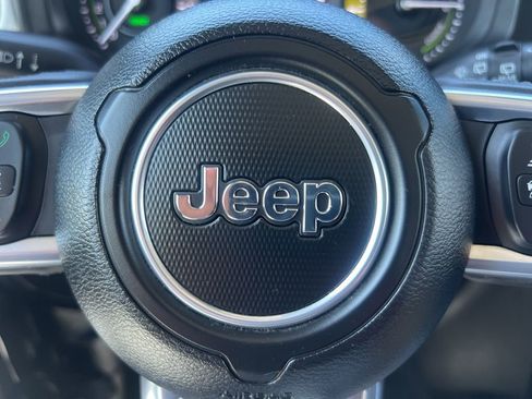 Used 2025 Jeep Wrangler Unlimited Sahara AWD/4WD image 53