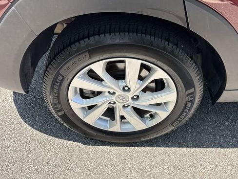 Used 2019 Hyundai Tucson Value FWD image 17