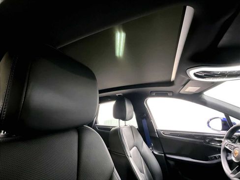 Used 2025 Porsche Macan image 27