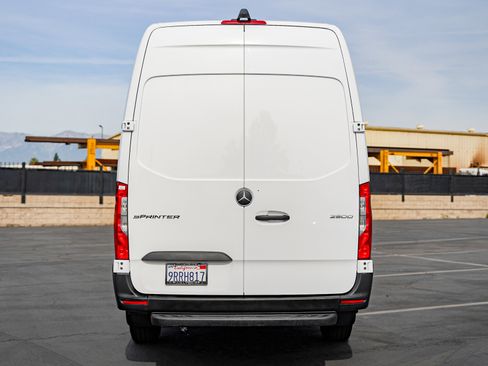Used 2025 Mercedes-Benz Sprinter 2500 image 5